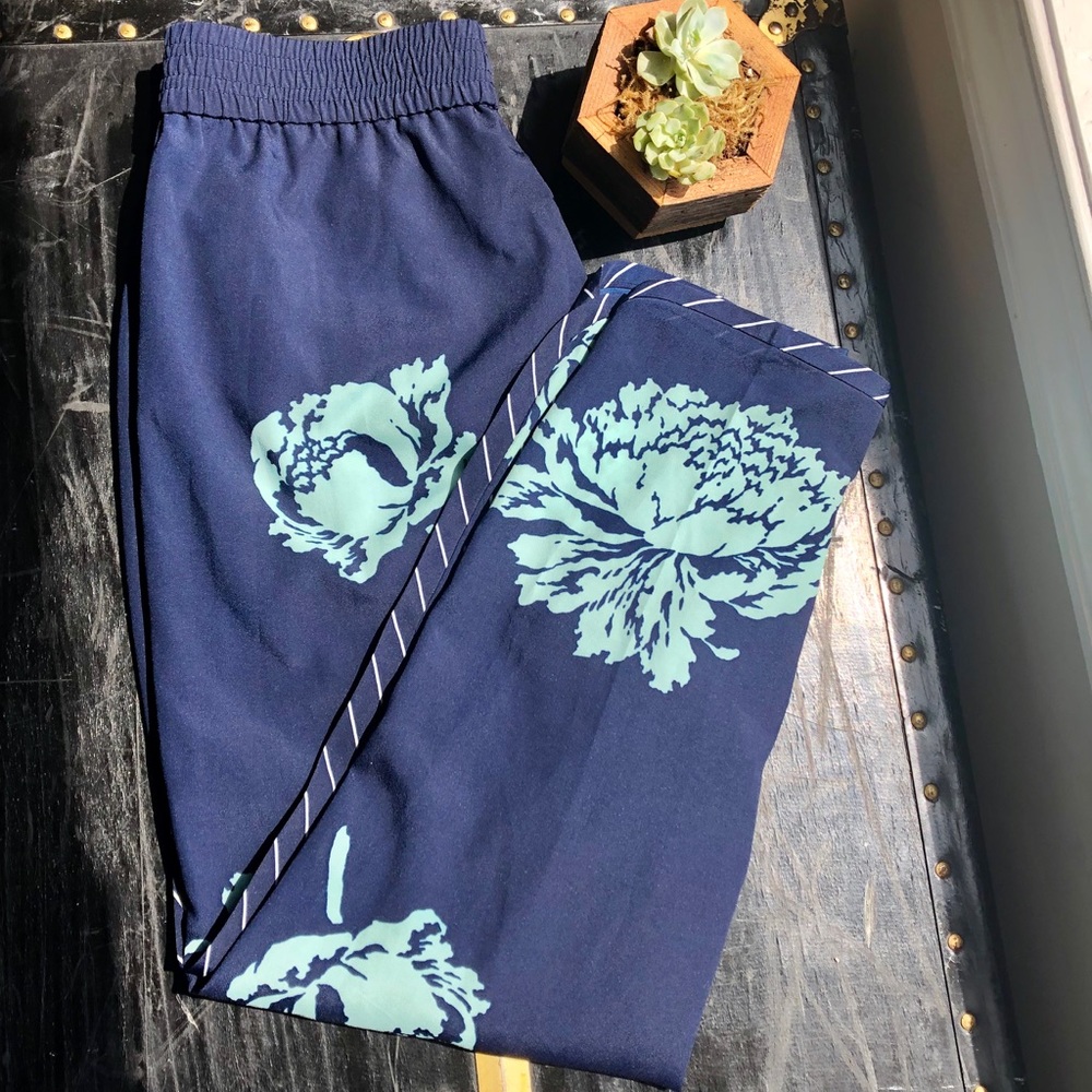 🌟LAST CHANCE J.Crew cropped pant with florals